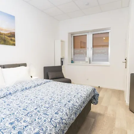 Private Room #1 With King Bed, Ground Floor, Ac, Only 2Min To Rab, No Kitchen *
