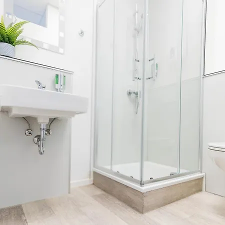 Motel Private #1 With King Size, Ground Floor, Ac, Only 2min To Rab Ramstein-Miesenbach