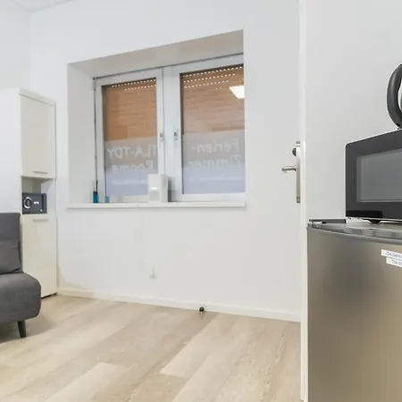Private Room #1 With King Bed, Ground Floor, Ac, Only 2Min To Rab, No Kitchen מוטל *