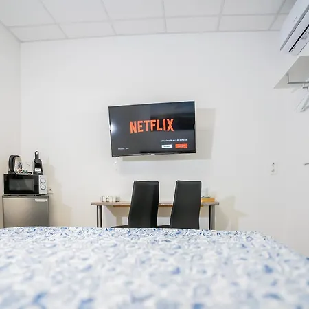 Motel Private #1 With King Size, Ground Floor, Ac, Only 2min To Rab *