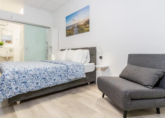 Motel Private #1 With King Size, Ground Floor, Ac, Only 2min To Rab *