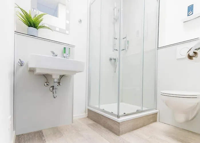 Motel Private #1 With King Size, Ground Floor, Ac, Only 2min To Rab Ramstein-Miesenbach