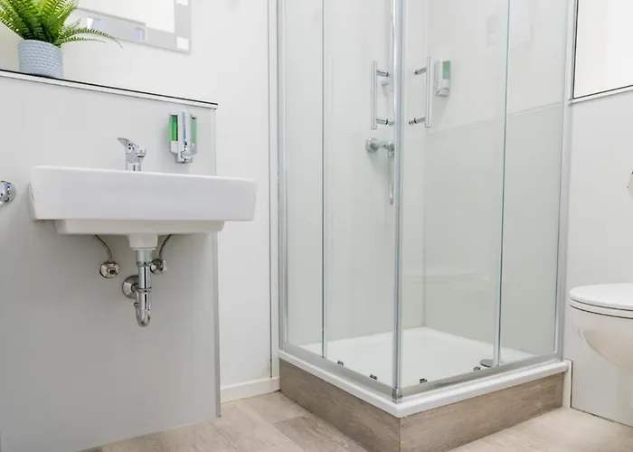 Motel Private #1 With King Size, Ground Floor, Ac, Only 2min To Rab