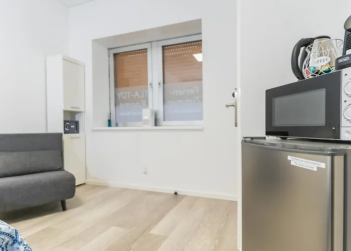 Private #1 With King Size, Ground Floor, Ac, Only 2min To Rab Motel *