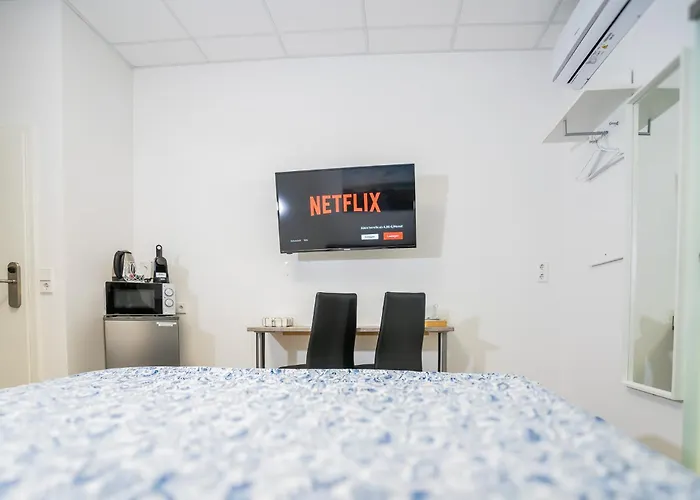 Motel Private #1 With King Size, Ground Floor, Ac, Only 2min To Rab *