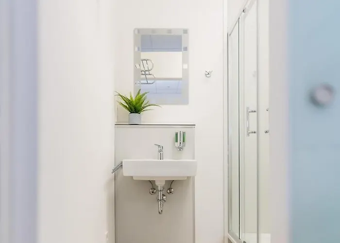 Private #1 With King Size, Ground Floor, Ac, Only 2min To Rab